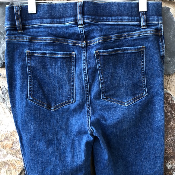Spanx Everywear Flare Pull On Raw Hem Jeans Size Medium - Picture 5 of 7